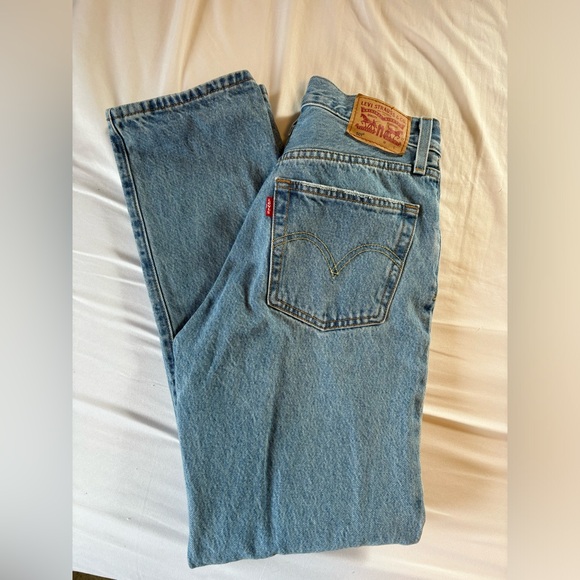 Barely worn levi’s jeans - Picture 7 of 9